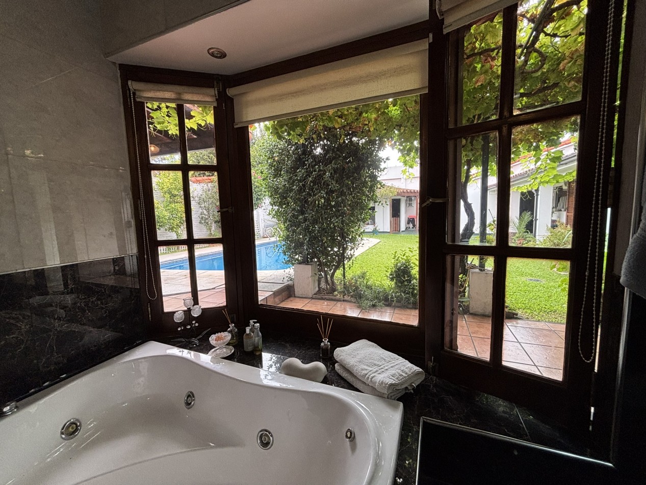 Chalet 5 ambientes con piscina - Circ. 3ra, Ciudad Evita