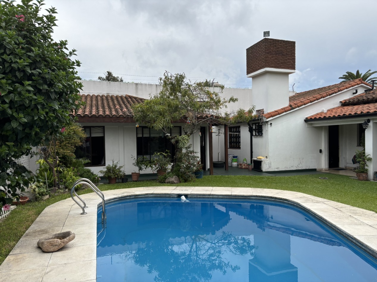 Chalet 5 ambientes con piscina - Circ. 3ra, Ciudad Evita