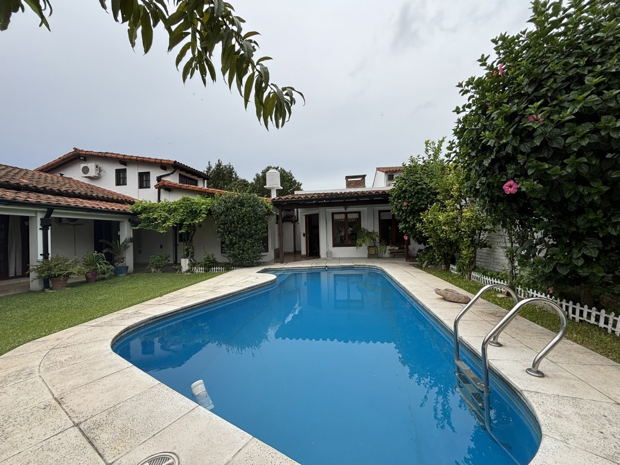 Chalet 5 ambientes con piscina - Circ. 3ra, Ciudad Evita