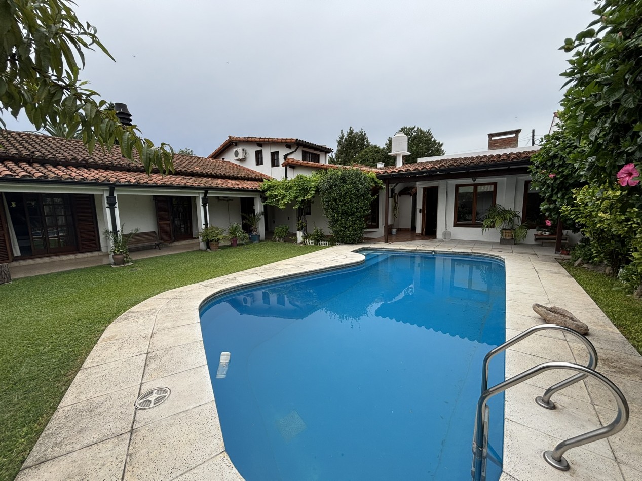 Chalet 5 ambientes con piscina - Circ. 3ra, Ciudad Evita