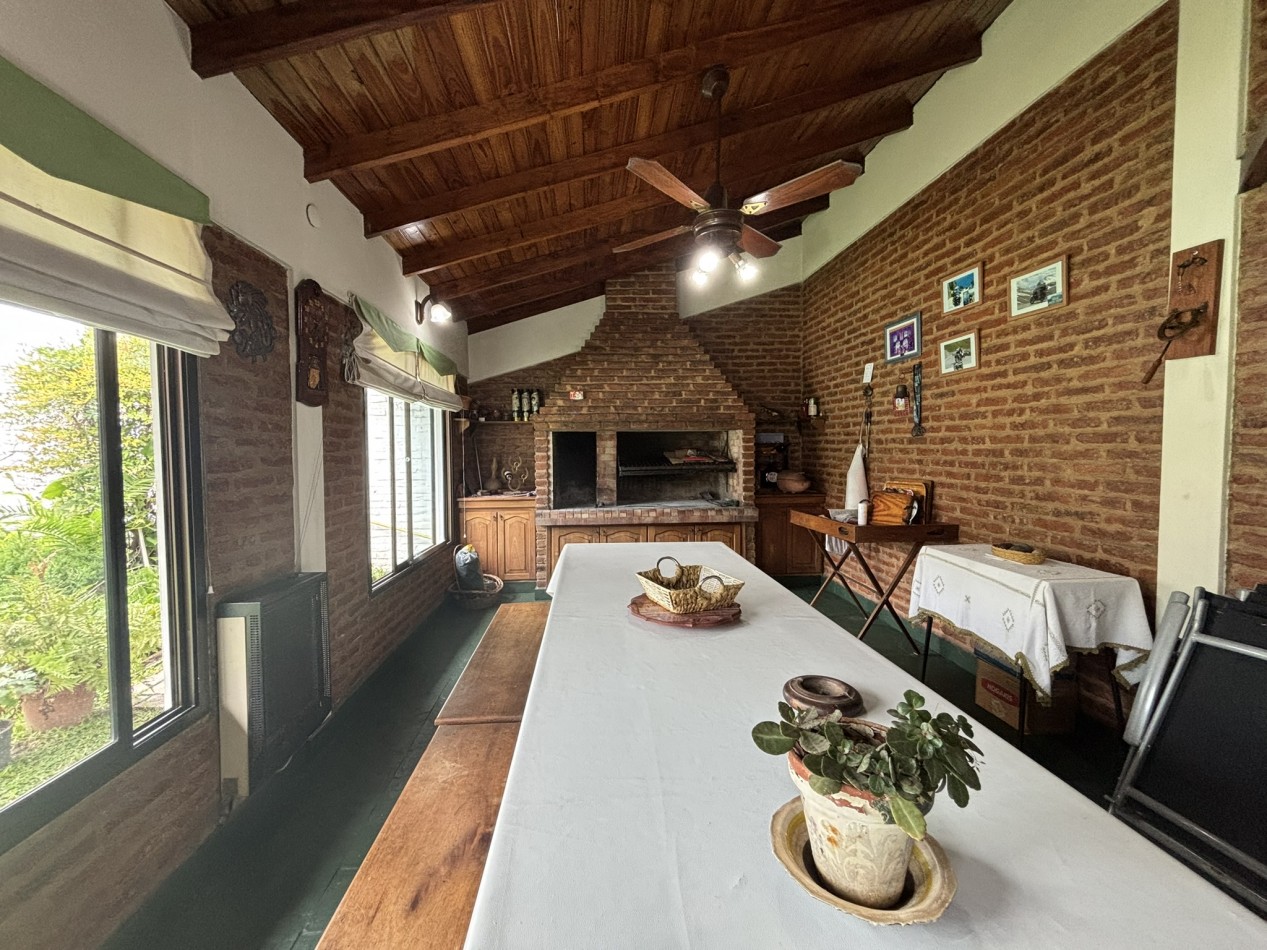 Chalet 5 ambientes con piscina - Circ. 3ra, Ciudad Evita