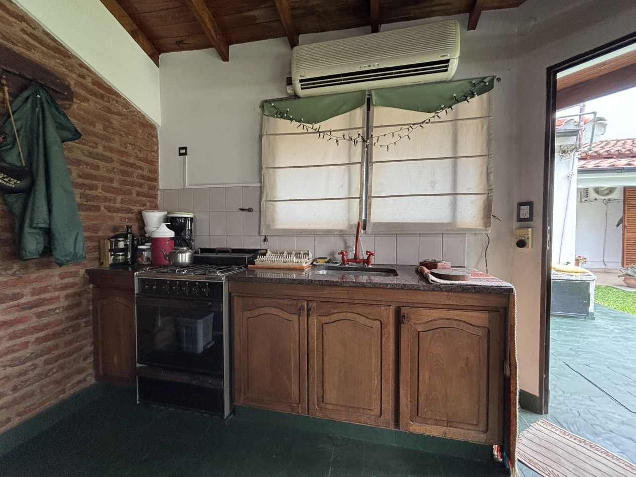 Chalet 5 ambientes con piscina - Circ. 3ra, Ciudad Evita
