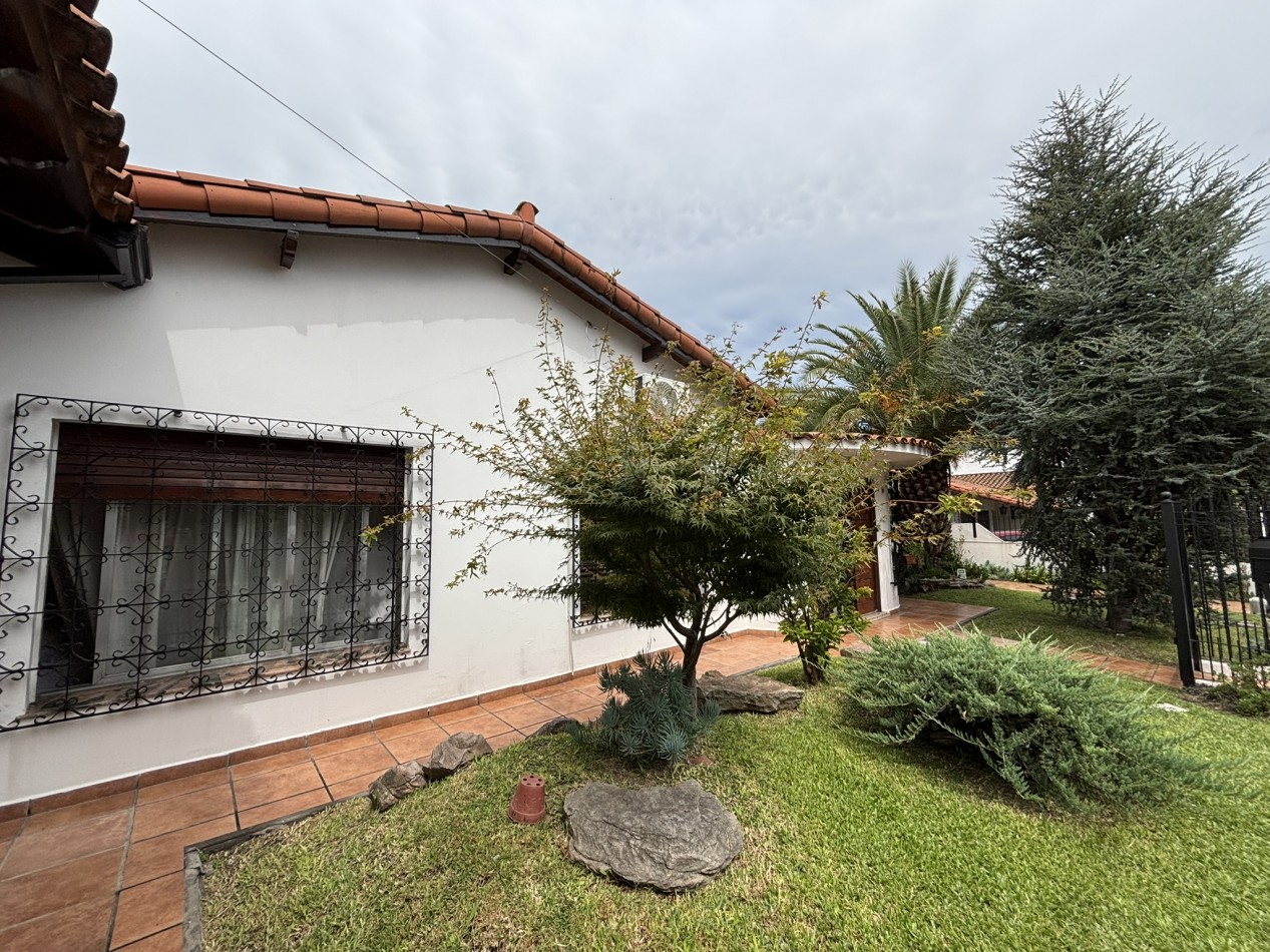 Chalet 5 ambientes con piscina - Circ. 3ra, Ciudad Evita