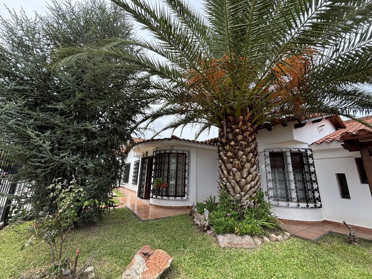 Chalet 5 ambientes con piscina - Circ. 3ra, Ciudad Evita