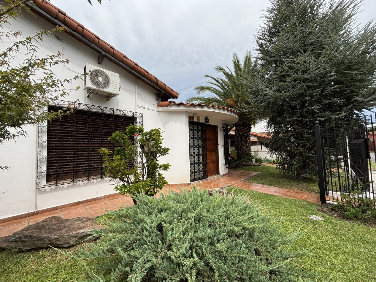 Chalet 5 ambientes con piscina - Circ. 3ra, Ciudad Evita