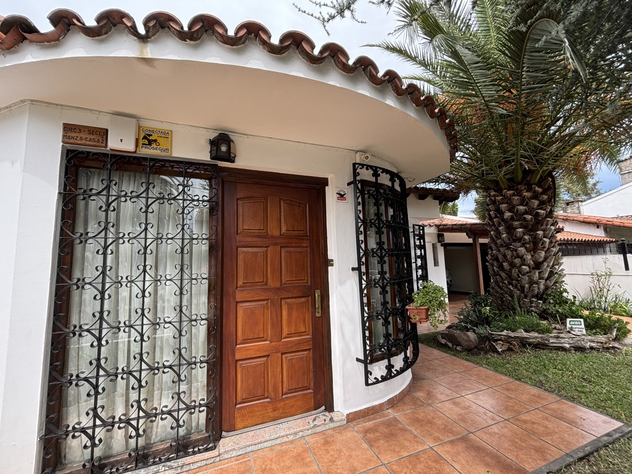 Chalet 5 ambientes con piscina - Circ. 3ra, Ciudad Evita