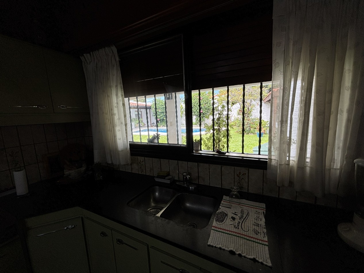 Chalet 5 ambientes con piscina - Circ. 3ra, Ciudad Evita