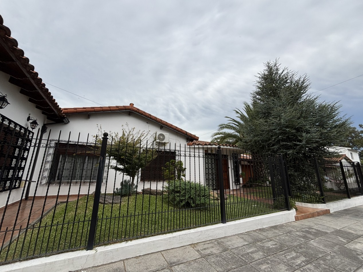 Chalet 5 ambientes con piscina - Circ. 3ra, Ciudad Evita