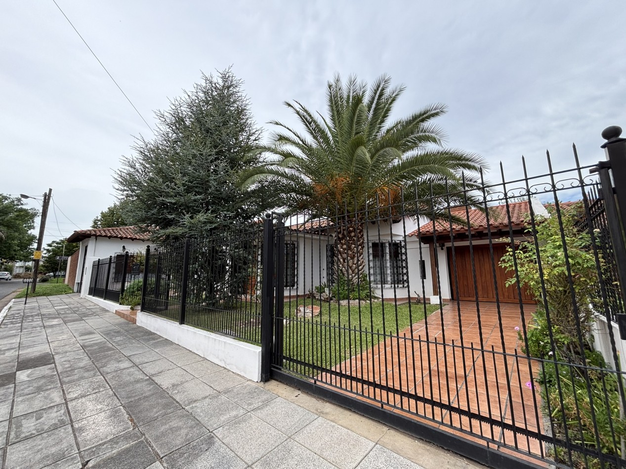 Chalet 5 ambientes con piscina - Circ. 3ra, Ciudad Evita